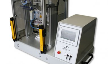 Heissverstemmsystem mit Lichtvorhang