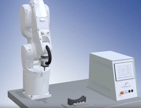 Heißverstemmsystem am Roboter