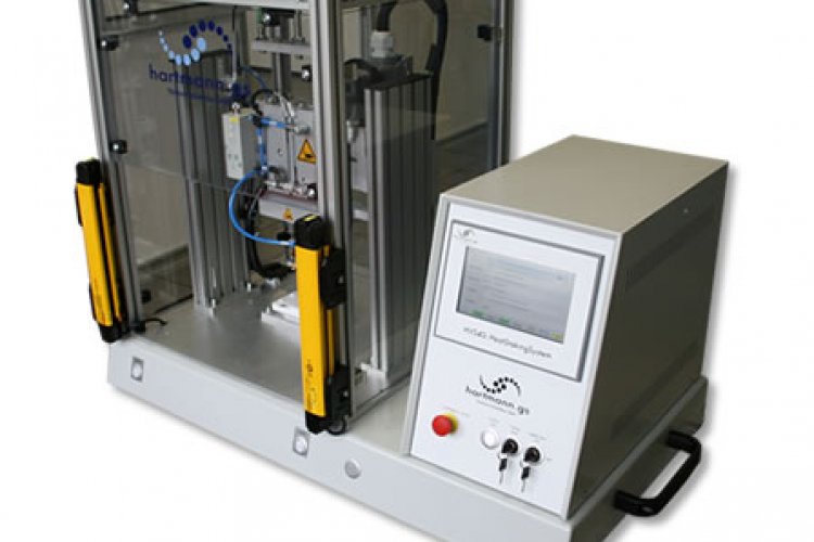 Heissverstemmsystem mit Lichtvorhang