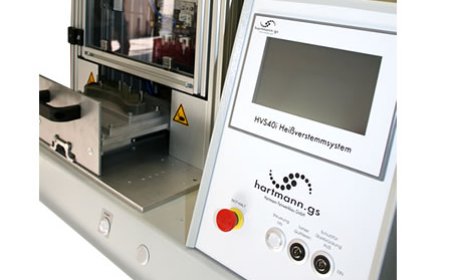 Heißverstem-Anlage mit Schiebetisch