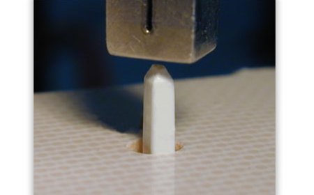 Heißverstemm-Anwendung zur Fixierung einer Leiterplatte in einem Kunststoffkörper