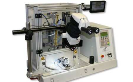 Hochpräzises und automatisiertes System für den Bügellötprozess mit Drehteller