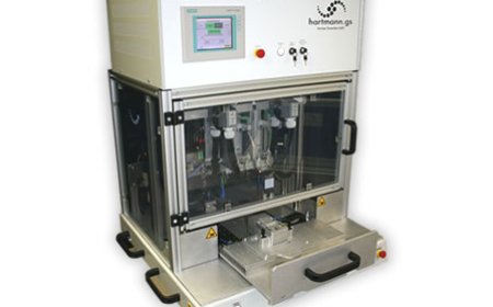 Automatisiertes Produktionsystem für den Heißverstemmprozess