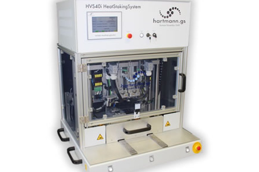 Doppel-Heißverstemmsystem mit Schiebetisch