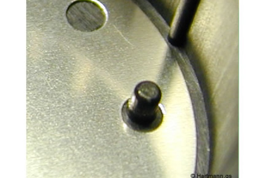 Kunststoff - Metall - umzuformendes Material: POM