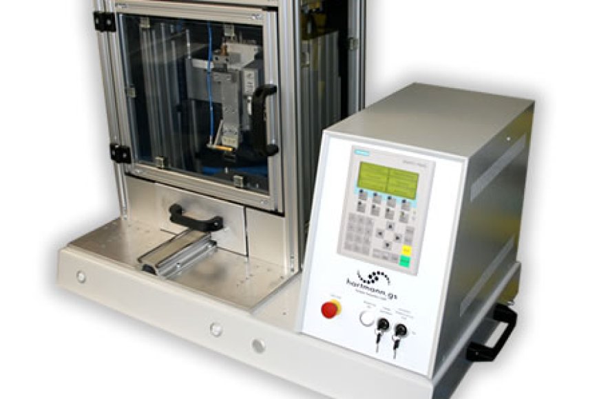 Standardsystem mit Schiebetisch - Beispielanwendung zur Angussabtrennung - wirtschaftlich attraktive Alternative zum Laserschneiden