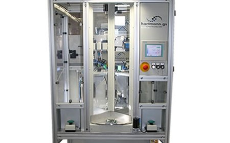 Heißverstemmanlage mit 4-fach Rundschalttisch.