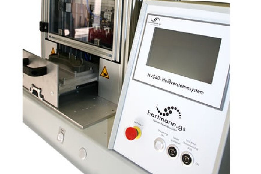 Standard Anlagenbauform mit Schiebetisch.