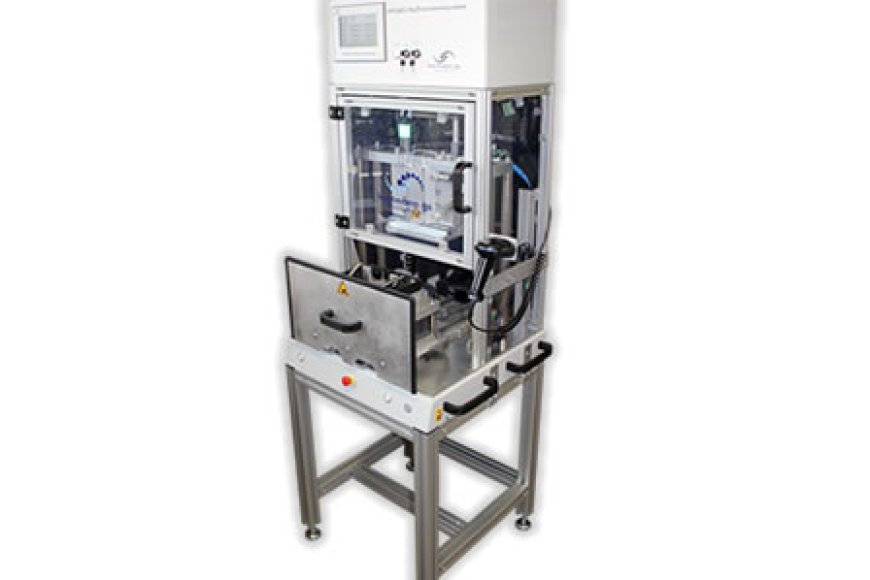 Standalone-Heißverstemmsystem mit Schiebetisch