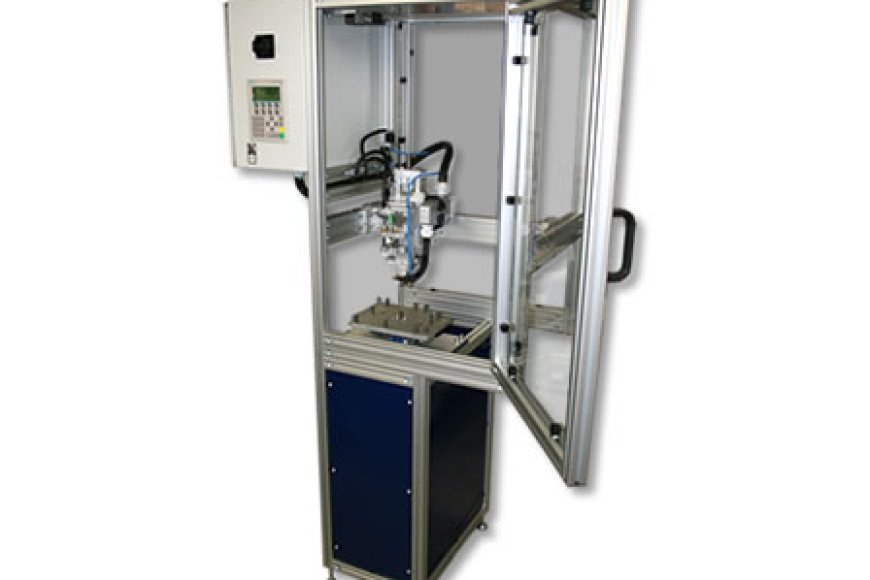 Heißverstemmeinheit zur Integration in ein Inline-Produktionssystem.