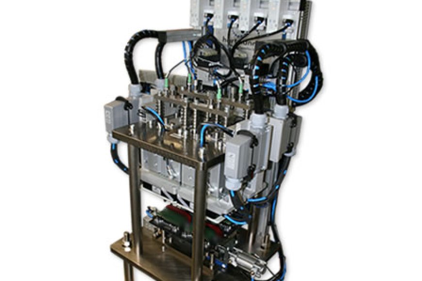 Heißverstemmzelle zur Integration - 4 unabhängig von einander arbeitenden Heißverstemmköpfen