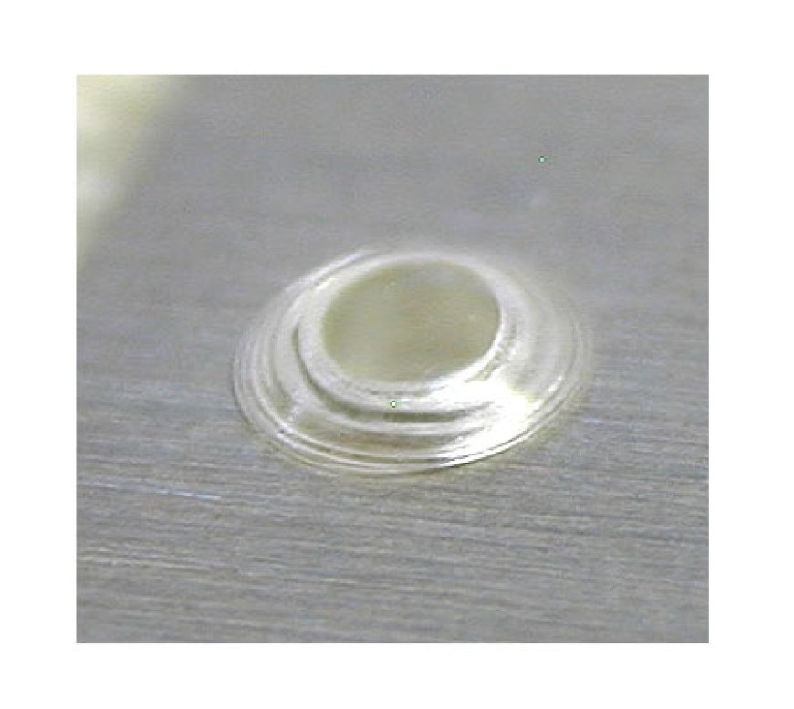 Befestigung einer Kunststofflinse aus Polycarbonat (PC) an einer Aluminium-Leiterplatte