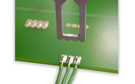 Lötung von Einzellitzen auf einer Leiterplatte.