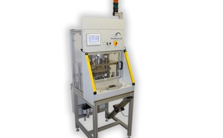 Leistungsstarkes Heißverstemmsystem für Hochtemperatur-Kunststoffe.