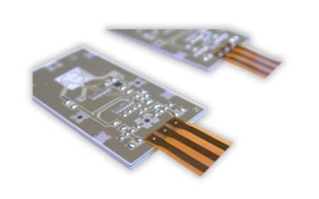 Lötung einer Flexfolie auf einer Aluminiumoxid-Leiterplatte.