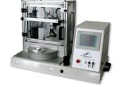Effizientes Bügellötsystem mit Drehteller für hohe Produktionskapazität.