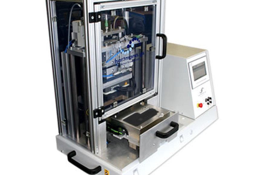 Integration von automatisierter Produktprüfung und Heißverstemmen.Optimierung der Prozesssicherheit und Qualitätssicherung in der Fertigung.