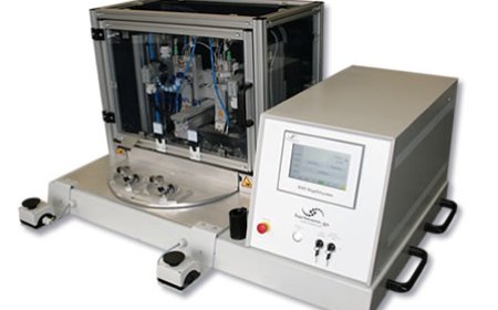 Hochleistungs-Bügellötsystem mit Drehtellerausführung und unabhängigen Löteinheiten.