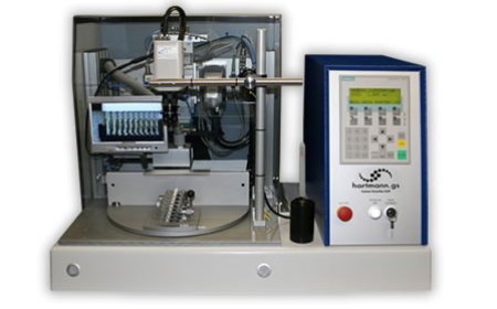 Bügellötsystem mit Drehteller in Desktop-Ausführung: Effiziente Lötprozesse und umfassende Überwachung.