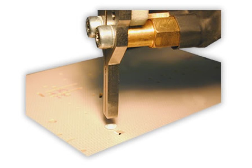 Heißverstemm-Anwendung zur Fixierung von Leiterplatten in Kunststoffgehäusen.