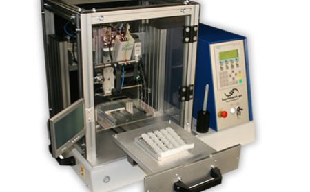 Bügellötsystem mit Schiebetisch für präzise und effiziente Lötprozesse