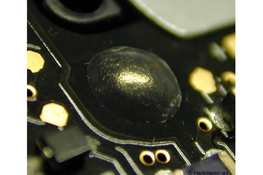 Anwendung zur Fixierung von Leiterplatten in Kunststoffbauteilen mittels Heißverstemmen