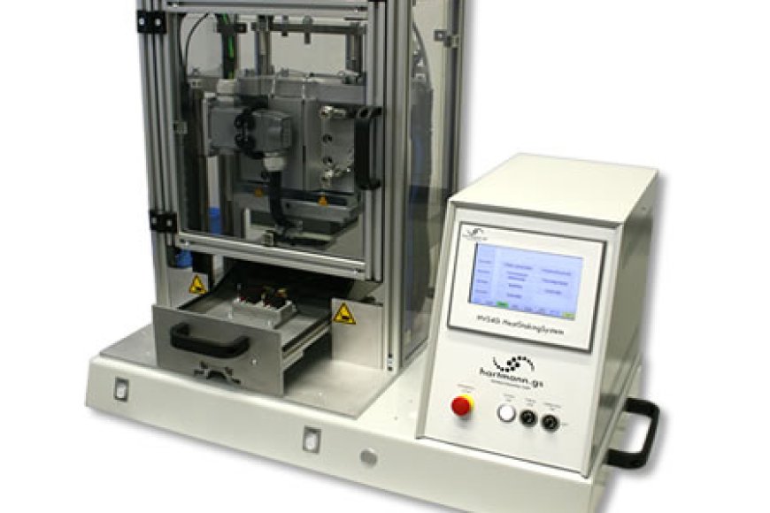 Innovatives Heißverstemmsystem mit Schiebetisch und Doppel-Heißverstemmkopf